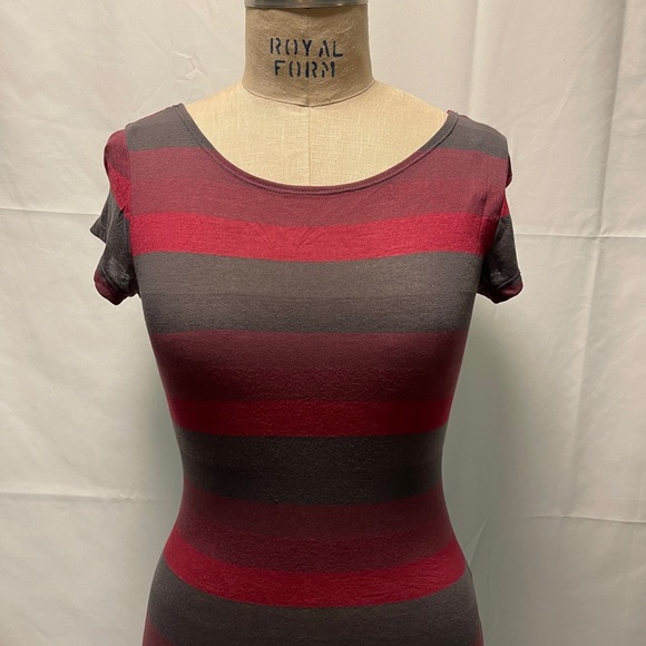 Low back maxi dress - Picture 2 of 7